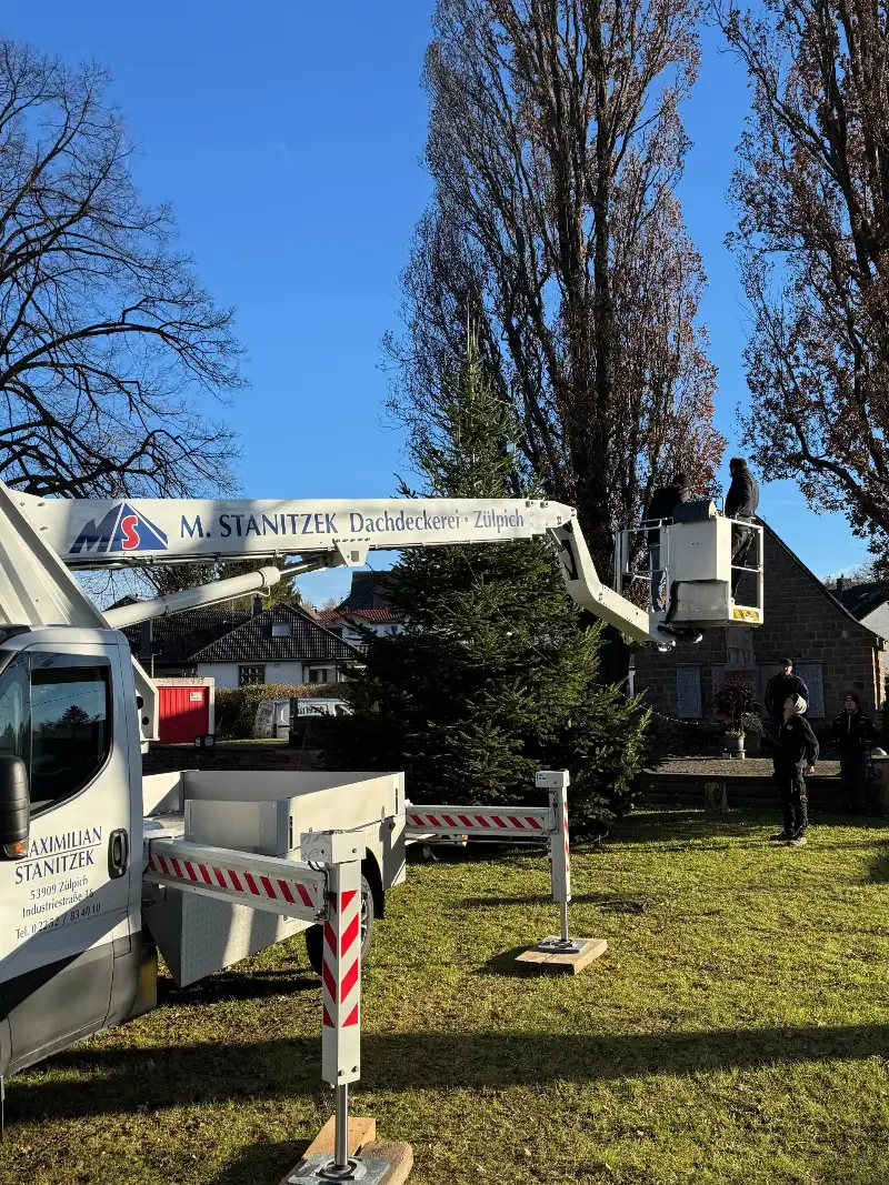 Hubarbeitsbühne auf Transporter-Fahrgestell